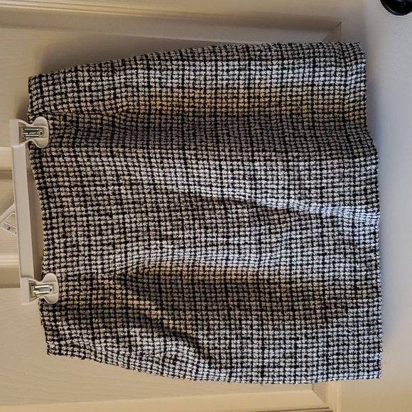 Express women's knee length wrap skirt. Size 13/14. - Picture 2 of 8